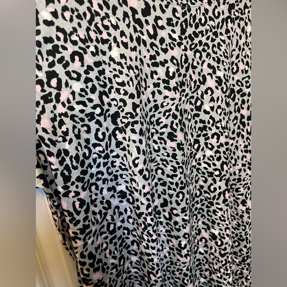 Joyspun L-XL Women's Dreamy Soft Collection Leopard Print Sleepshirt - Picture 3 of 9